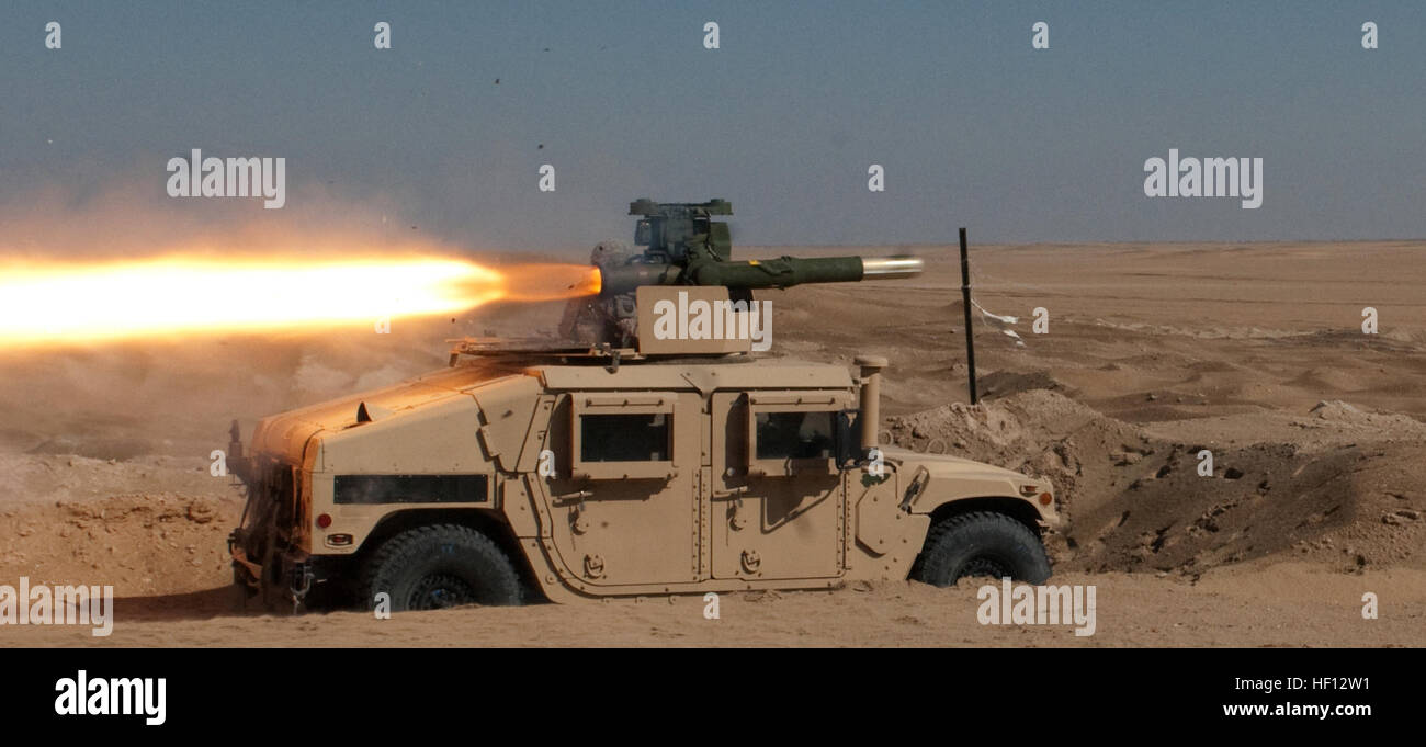 Soldaten der Delta Company, 4. Bataillon, Infanterie-Regiment 118. engagieren Ziele mit TOW-Raketen auf der Udairi-Range in der Nähe von Camp Buehring, Kuwait, November 27. Neben der Durchführung-Sicherheitstruppe und camp Operationen Missionen, unterhalten die South Carolina Army National Guard Truppen ihre Fähigkeiten mit live-Feuer-Schulungen und Übungen, seit der Implementierung von hier, im April. Delta Unternehmen übt mit Sitz in Marion, S.C., die meisten das Bataillon schwerer Waffen. (Fotos: US-Armee Sgt. 1. Klasse Raymond Drumsta) Zu Hause auf der Palette - blast SC Armeetruppen der Nationalgarde Ziele mit TOW-Raketen ( Stockfoto