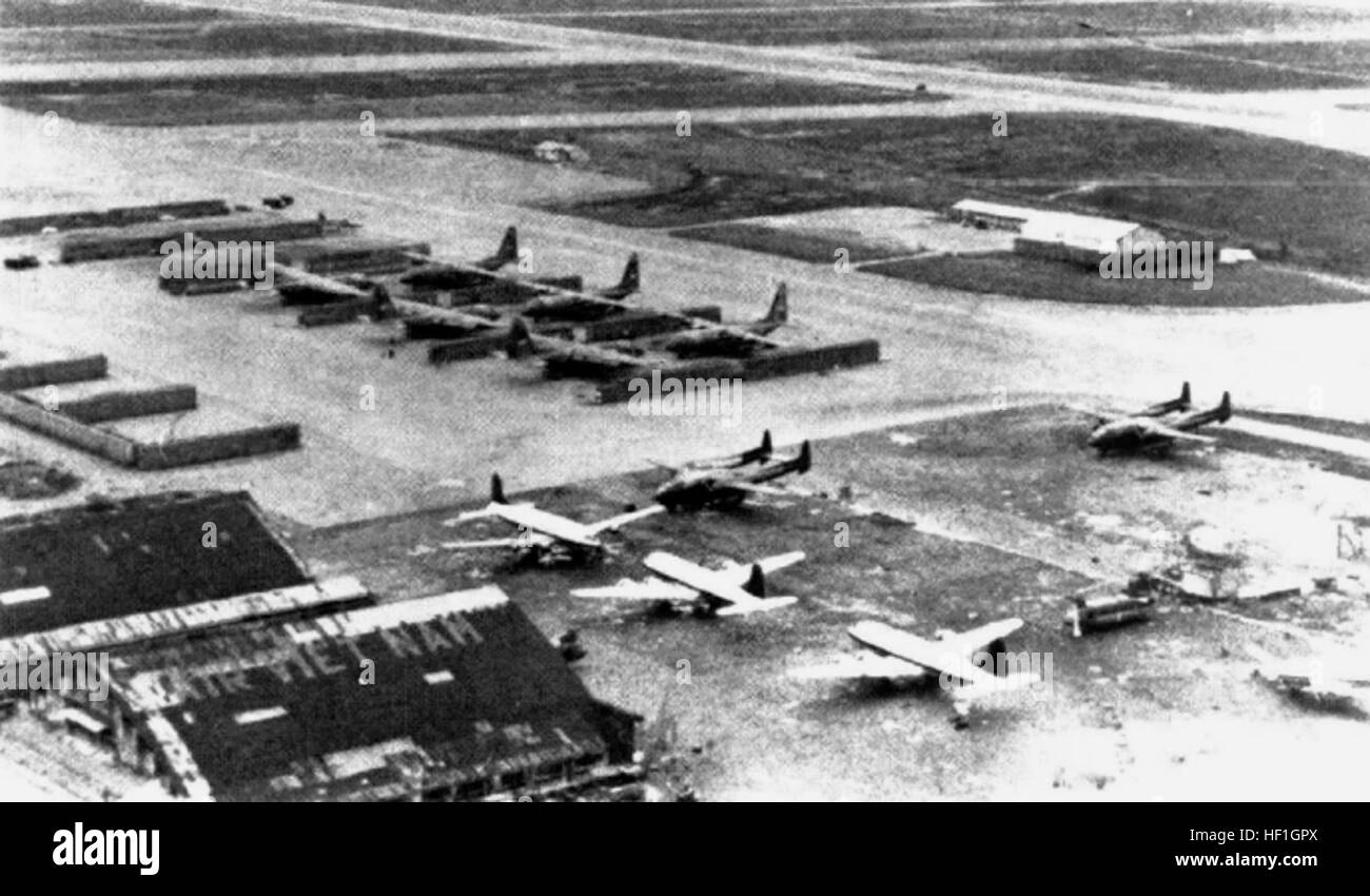 Luft-Vietnam und VNAF Flugzeuge auf der Tan Son Nhut Air Base 1975 Stockfoto
