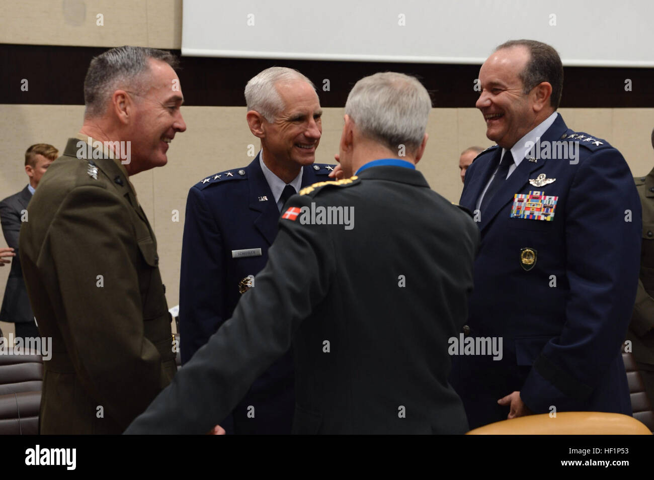 Die militärischen Führer der ISAF, der NATO und der Partnerländer treffen sich im NATO-Hauptquartier in Brüssel zu Gesprächen mit nicht der NATO angehörenden ISAF-Ländern. Stockfoto
