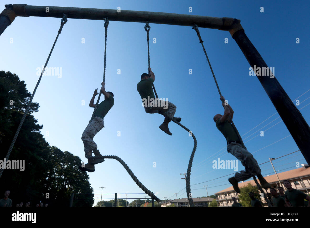 Die Marines der Marine Wing Support Squadron 273 beteiligen sich an einem Geschwader Weitfeld Meet an Bord der Marine Corps Air Station Beaufort, Okt. 10. Das Feld treffen von verschiedenen Veranstaltungen, darunter Humvee ziehen, 7-Tonnen-Zug, Staffellauf, Hindernis-Parcours Relais, Tauziehen und ein Pull-up Wettbewerb bestand. Marine Wing Support Squadron 273 bietet alle wesentlichen Aviation ground Support, mit einer bestimmten Örtlich festgelegtflügel Komponente von einer Marine Aviation Combat Element (ACE) und alle Unterstützung oder Elemente der Marine Air Control Group (MACG) befestigt. Diese Unterstützung umfasst: interne Flugplatz Kommunikation, Wetter Ser Stockfoto