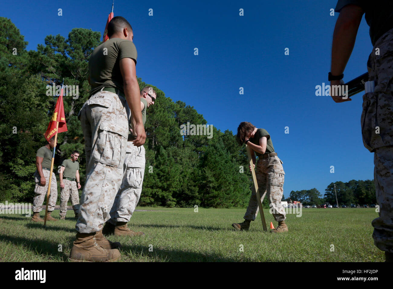 Die Marines der Marine Wing Support Squadron 273 beteiligen sich an einem Geschwader Weitfeld Meet an Bord der Marine Corps Air Station Beaufort, Okt. 10. Das Feld treffen von verschiedenen Veranstaltungen, darunter Humvee ziehen, 7-Tonnen-Zug, Staffellauf, Hindernis-Parcours Relais, Tauziehen und ein Pull-up Wettbewerb bestand. Marine Wing Support Squadron 273 bietet alle wesentlichen Aviation ground Support, mit einer bestimmten Örtlich festgelegtflügel Komponente von einer Marine Aviation Combat Element (ACE) und alle Unterstützung oder Elemente der Marine Air Control Group (MACG) befestigt. Diese Unterstützung umfasst: interne Flugplatz Kommunikation, Wetter Ser Stockfoto