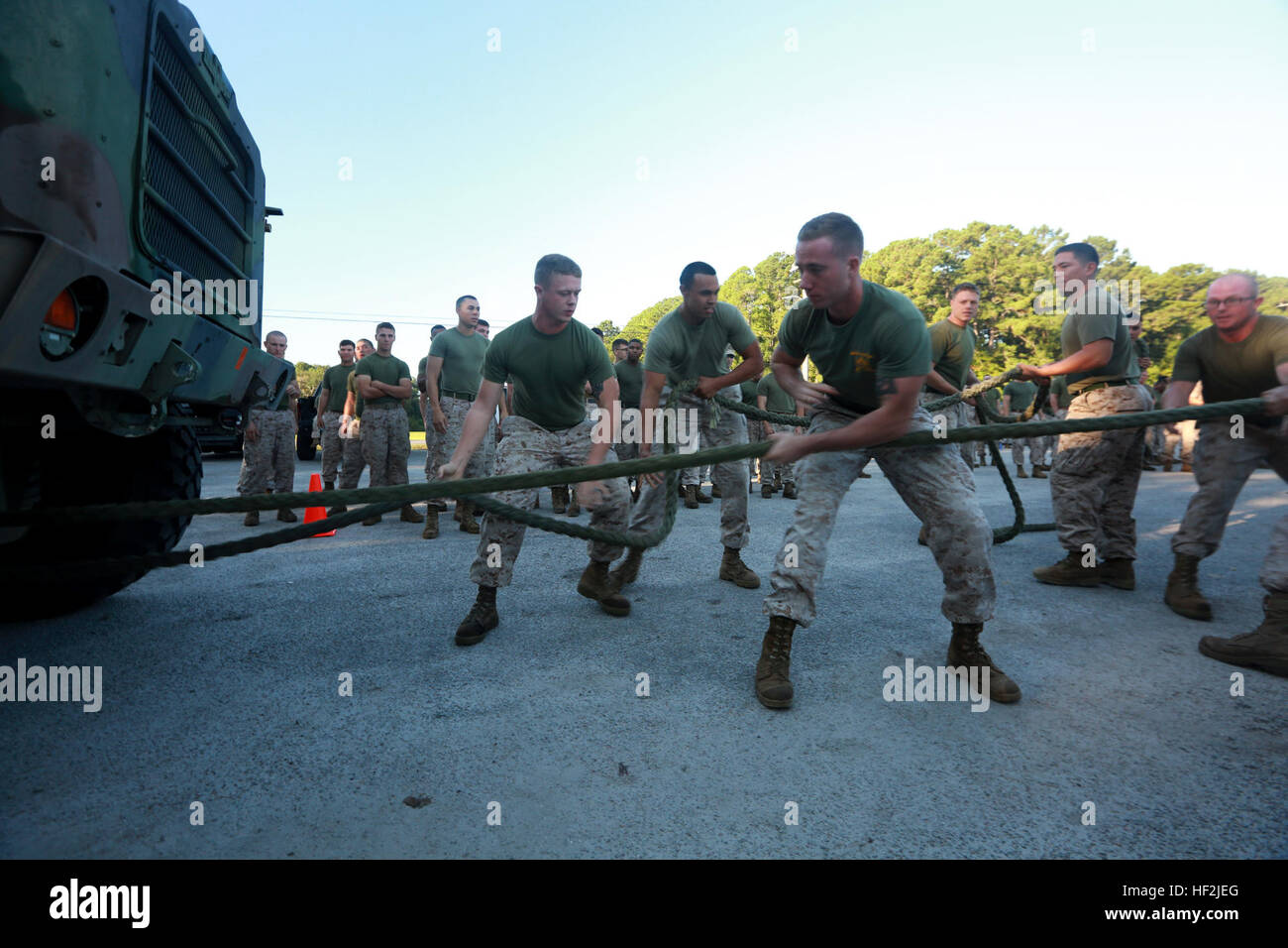Die Marines der Marine Wing Support Squadron 273 beteiligen sich an einem Geschwader Weitfeld Meet an Bord der Marine Corps Air Station Beaufort, Okt. 10. Das Feld treffen von verschiedenen Veranstaltungen, darunter Humvee ziehen, 7-Tonnen-Zug, Staffellauf, Hindernis-Parcours Relais, Tauziehen und ein Pull-up Wettbewerb bestand. Marine Wing Support Squadron 273 bietet alle wesentlichen Aviation ground Support, mit einer bestimmten Örtlich festgelegtflügel Komponente von einer Marine Aviation Combat Element (ACE) und alle Unterstützung oder Elemente der Marine Air Control Group (MACG) befestigt. Diese Unterstützung umfasst: interne Flugplatz Kommunikation, Wetter Ser Stockfoto