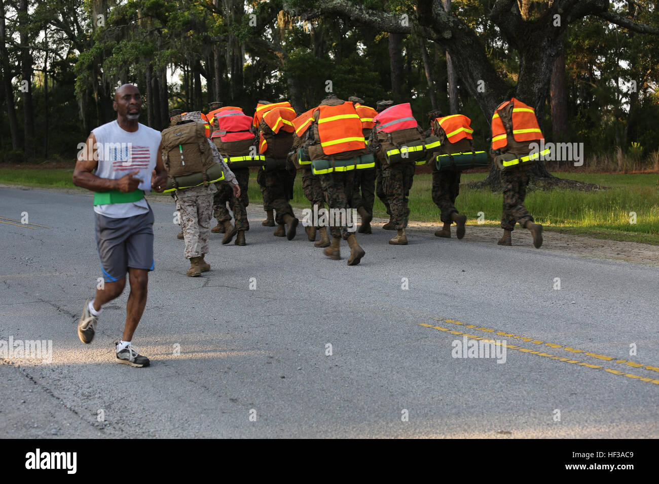 Zu Ehren der Marines im vergangenen Jahrhundert zu machen statt Marinekorps rekrutieren Depot Parris Island 100 Kilometer Staffellauf, 16.Mai. 100 Jahre Blut, Schweiß und Tränen 150516-M-SK244-001 Stockfoto