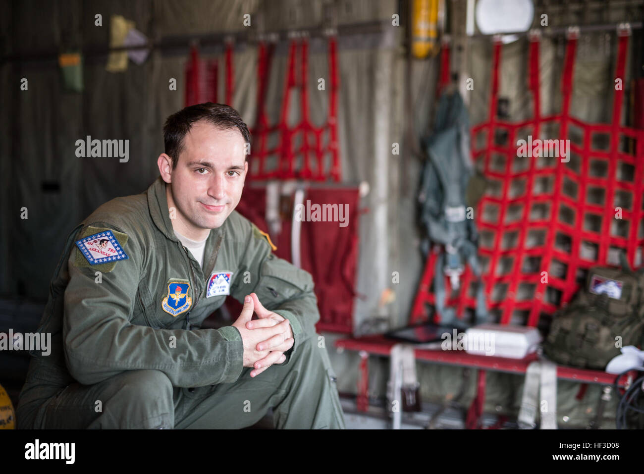 Techn. Sgt. Clayton Woods ist ein Loadmaster mit 189. Airlift Wing, Arkansas Air National Guard.  (Air National Guard Foto von Master Sgt. Chris A. Durney.) 189. Airlift Wing ordentliche Ausbildung 150611-Z-OC807-031 Stockfoto