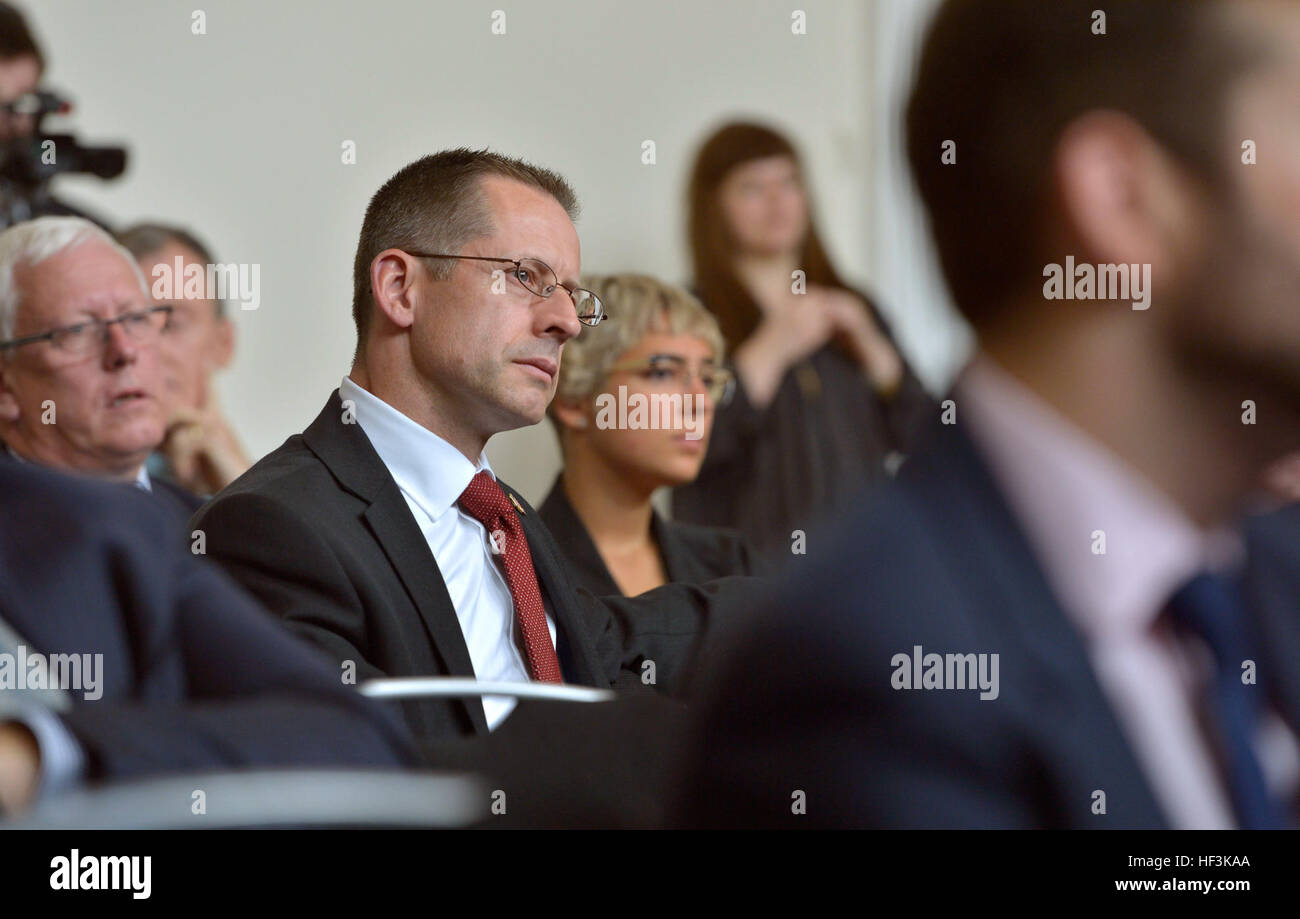 Der stellvertretende Verteidigungsminister hielt am 10. September 2015 eine Rede am Royal United Services Institute for Defense and Security Studies in London, England, in der er die Verteidigungsstrategie und die internationale Sicherheitszusammenarbeit erörterte. Stockfoto