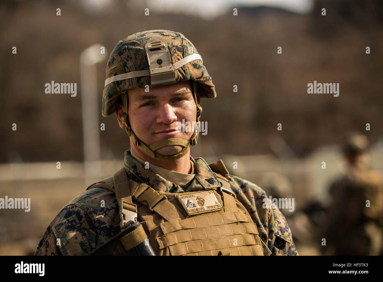 CPL. Colton Warembourg, 20, Brighton, Colorado, gebürtig, beteiligt sich an einer gemeinsamen Übung mit der Republik Korea Marines, 9. März 2016, Pohang, Korea, im Rahmen der Übung Ssang Yong 16. Ssang Yong 16 ist eine Biennale amphibische Übung durchgeführt von US-Streitkräften nach vorne bereitgestellt, mit dem ROK Navy und Marine Corps, australische Armee und königliche Neuseeland Armee zwingt zur Stärkung unserer Interoperabilität und Arbeitsbeziehungen einem breiten Spektrum militärischer Operationen - von Katastrophenhilfe zu komplexen Auslandsoperationen kombiniert. Warembourg ist ein Teil der Waffen Firma, 1. b Stockfoto