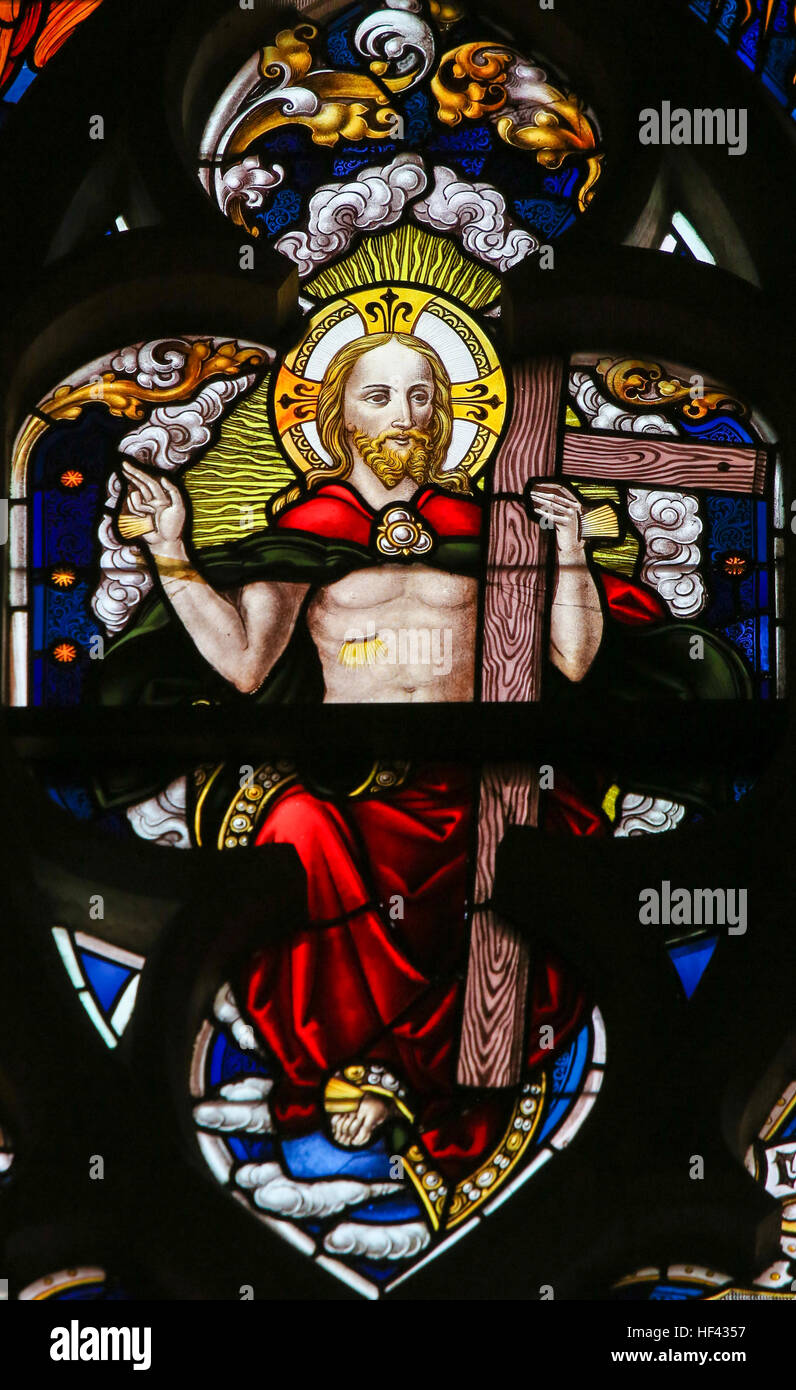 Glasmalerei-Fenster Darstellung Jesu Christi in der Kathedrale St. Bavo in Gent, Flandern, Belgien. Stockfoto