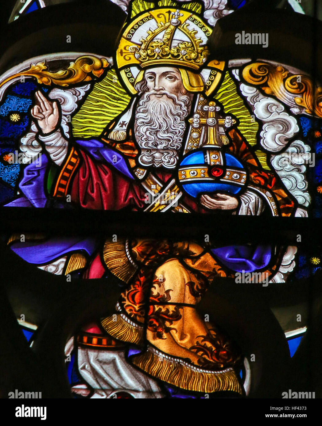 Glasfenster, denen Gott im Himmel, in der Kathedrale St. Bavo in Gent, Flandern, Belgien. Stockfoto