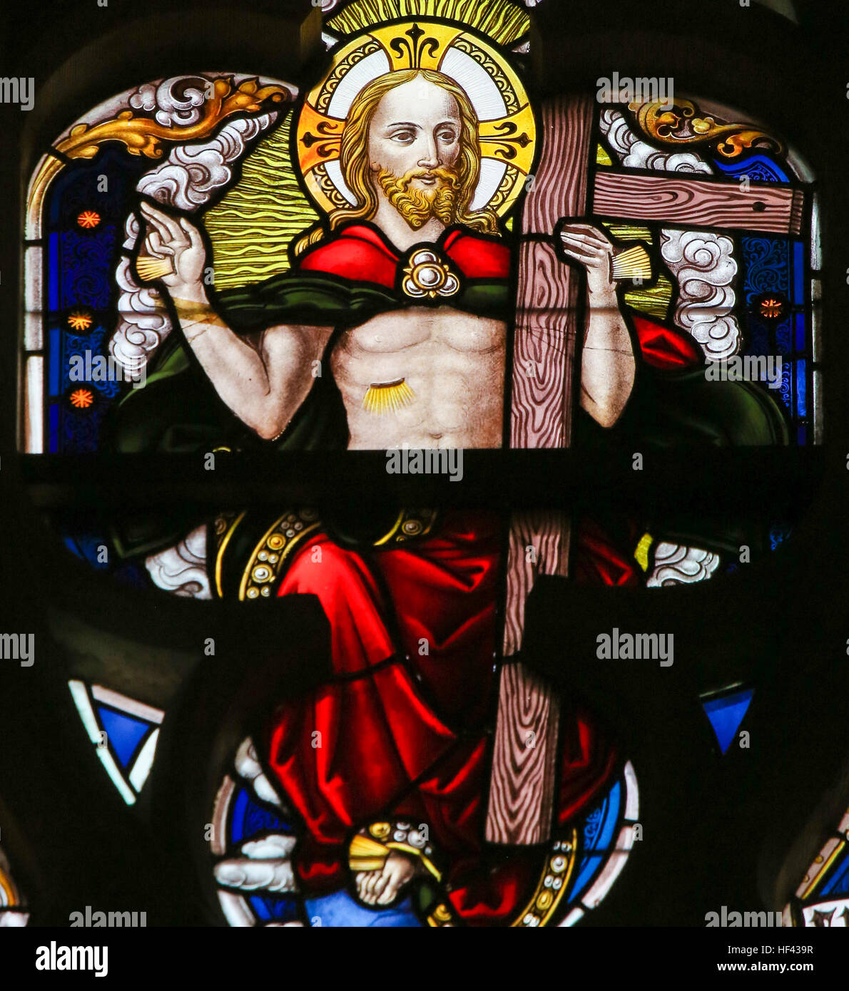 Glasmalerei-Fenster Darstellung Jesu Christi in der Kathedrale St. Bavo in Gent, Flandern, Belgien. Stockfoto