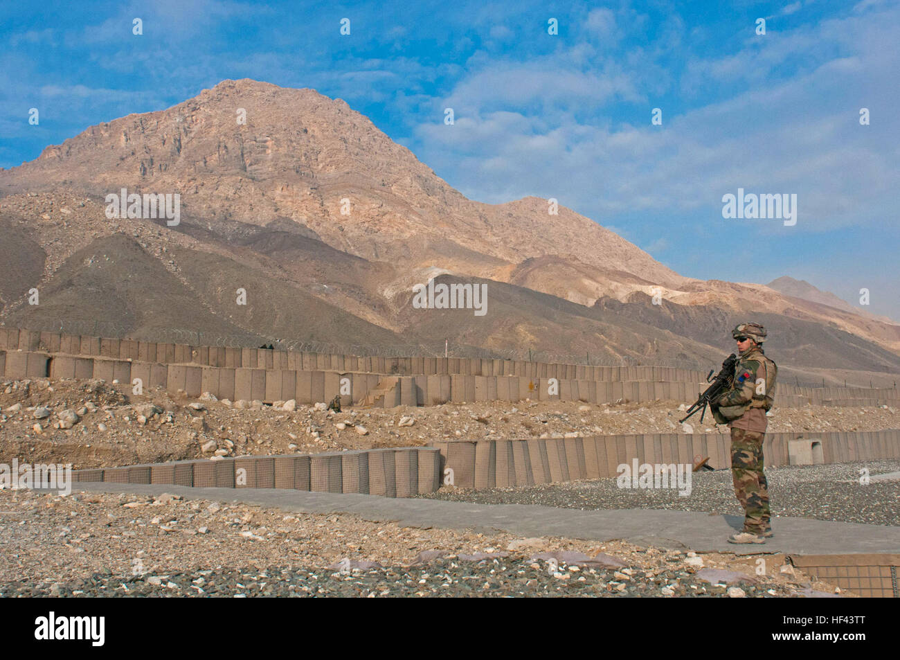 Französische Armee CPL. Ghurzoule zieht Wache an der Landezone auf Forward Operating Base Tagab-Kutschbach, Dez. 24. Flickr - DVIDSHUB - Heiligabend Tag in TF Lafayette (Bild 4 von 4) Stockfoto