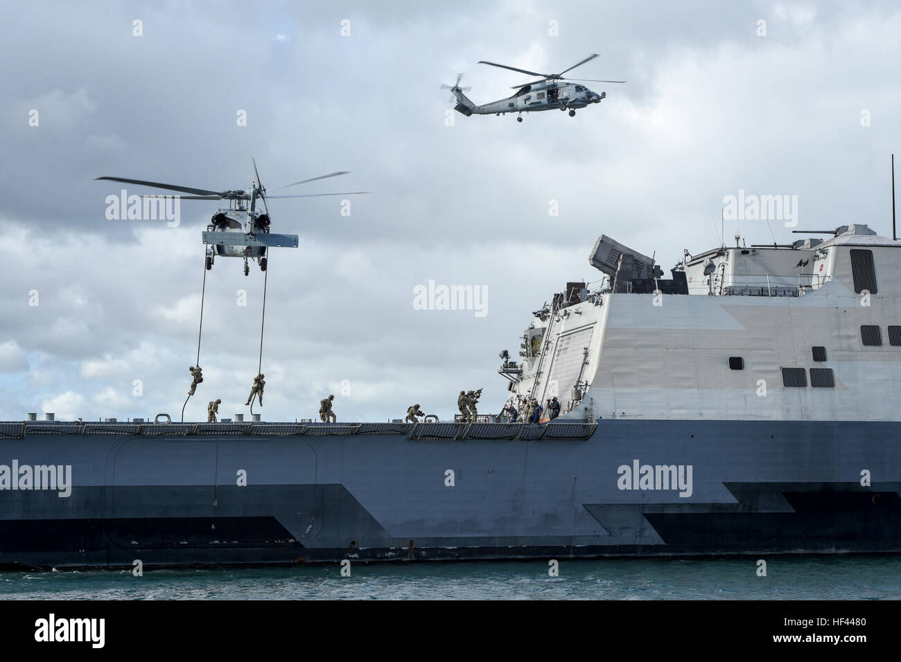 US-Verteidigungsminister Ash Carter und Minister der Vereinigung Südostasiatischer Nationen (ASEAN) Konferenz Videodemonstration ein Hubschrauber Durchsuchung und Beschlagnahme 30. September 2016, in Pearl Harbor, Hawaii. (Foto: U.S. Air Force Tech Sgt. Brigitte N. Brantley DoD) 160930-D-GO396-547 (29965109561) Stockfoto