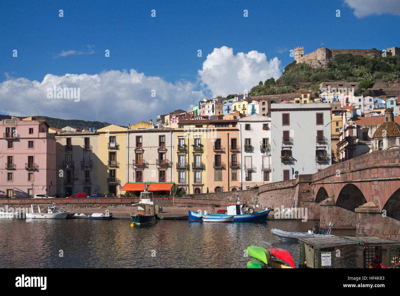 die Stadt Bosa und der Fluss Temo, Insel Sardinien, Italien Stockfoto