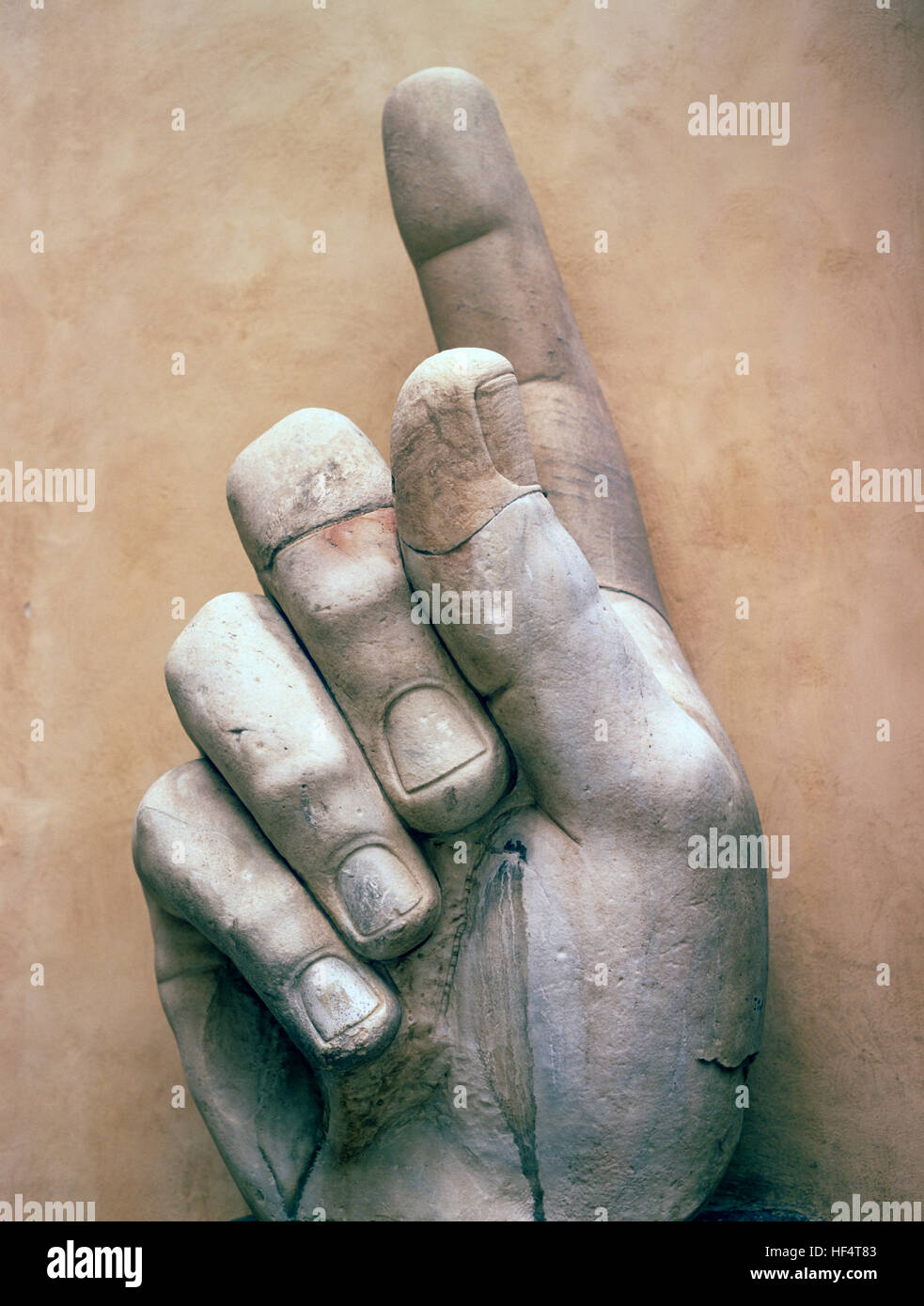 Marmor Handgeräte aus der Kolossalstatue Konstantins des großen in der Capitoline im Palazzo dei Conservatori, Rom Italien Stockfoto