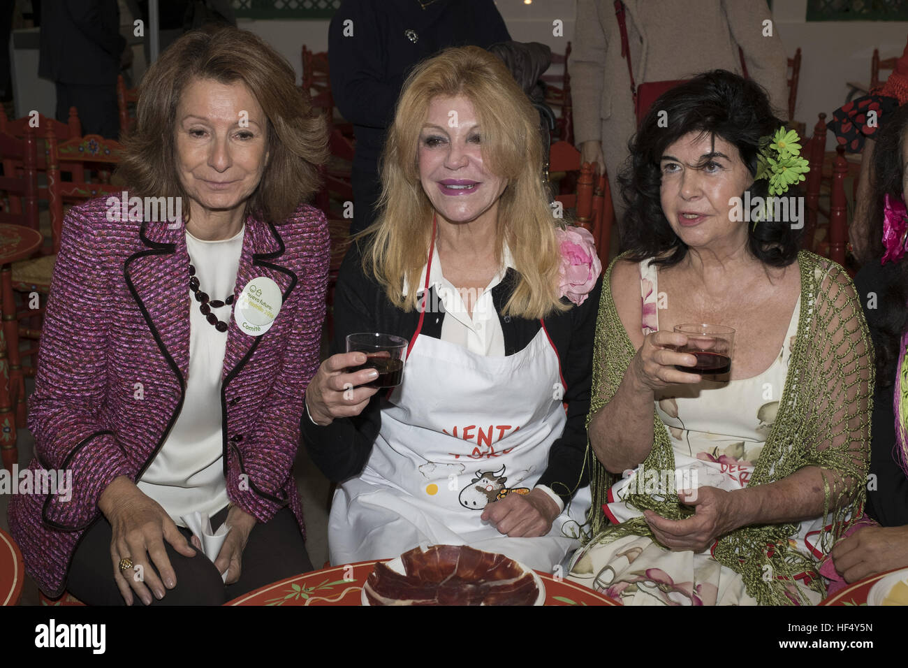 Baroness Thyssen (Carmen Cervera) besucht den neuen Futuro Solidarität Markt in der Casa de Campo Madrid mit: Baroness Thyssen (Carmen Cervera) wo: Madrid, Spanien: 25. November 2016 Stockfoto