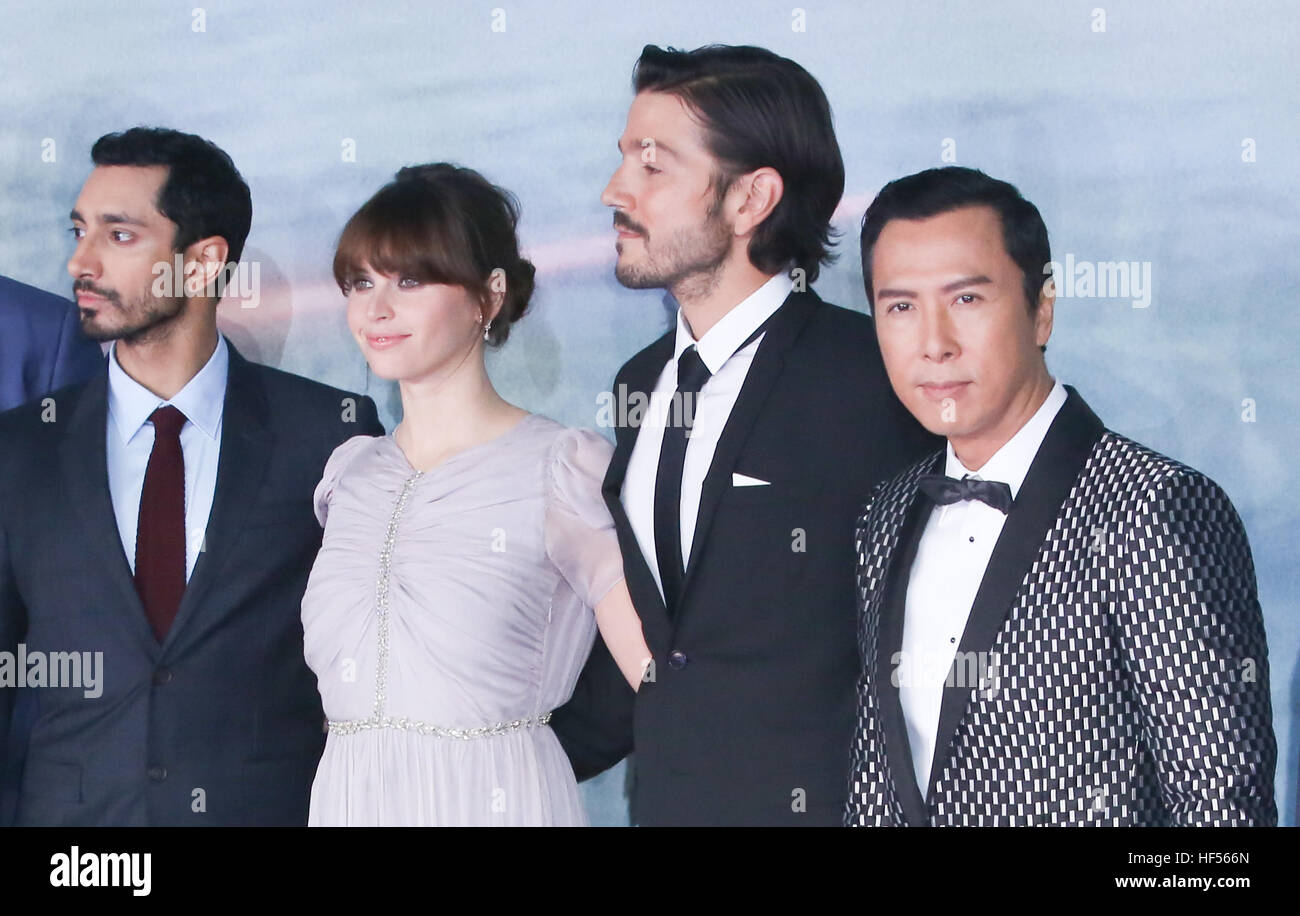 LONDON, ENGLAND - Dezember 13: Riz Ahmed, Felicity Jones und Diego Luna Donnie Yen besucht die Auftaktveranstaltung für "ein Schelm: A Star Wars Story" in der Tate Modern am 13. Dezember 2016 in London, England.   Obligatorische Credit Glamourstock Stockfoto