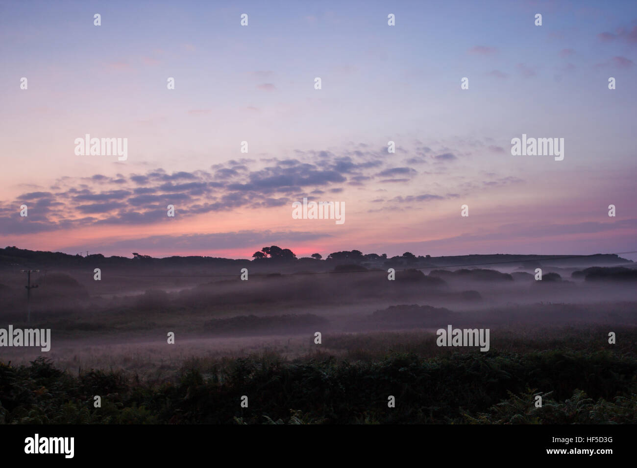 Eine Schicht von Nebel liegt über höhere Moors im Morgengrauen, Str. Marys, Isles of Scilly, September 2014 Stockfoto