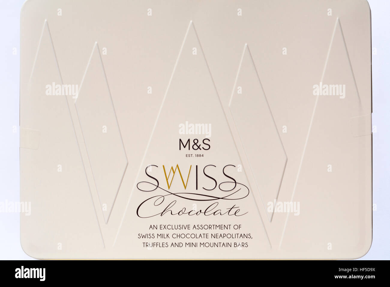 Zinn des M & S Schweizer Schokolade-eine exklusive Auswahl an Schweizer Milchschokolade Neapolitaner, Trüffel und Mini-Berg-bars Stockfoto
