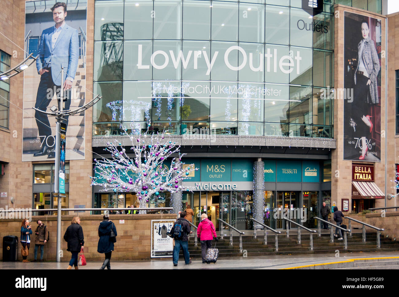 Die Lowry Outlet Mall Mediacityuk während der Weihnachtszeit Stockfoto