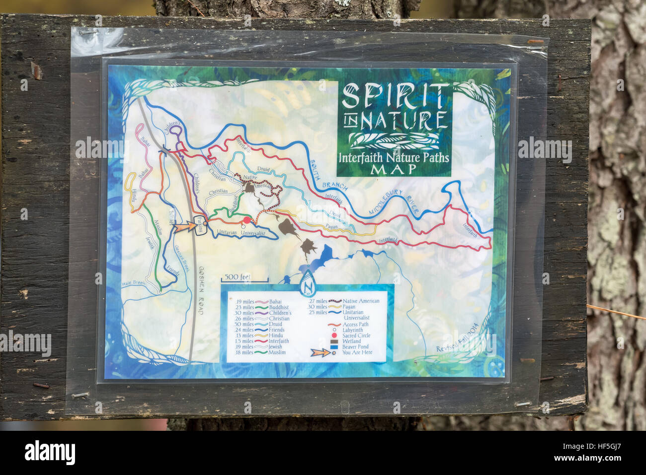 Geist In Nature Trail Karte geschrieben auf einem Baum, Ripton, Vermont. Stockfoto