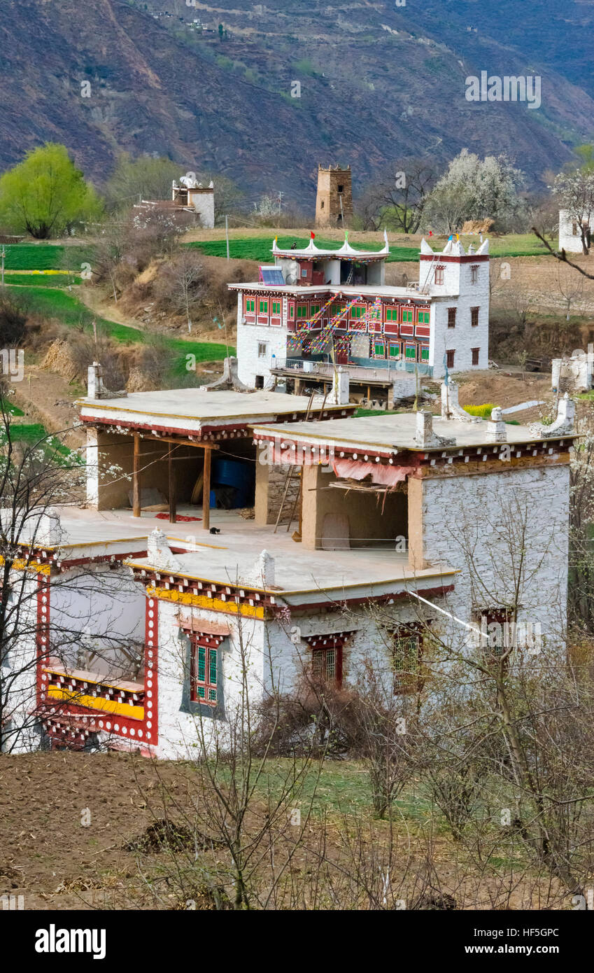 Zhonglu tibetischen Dorfhaus im Berg, Danba, Provinz Sichuan, China Stockfoto