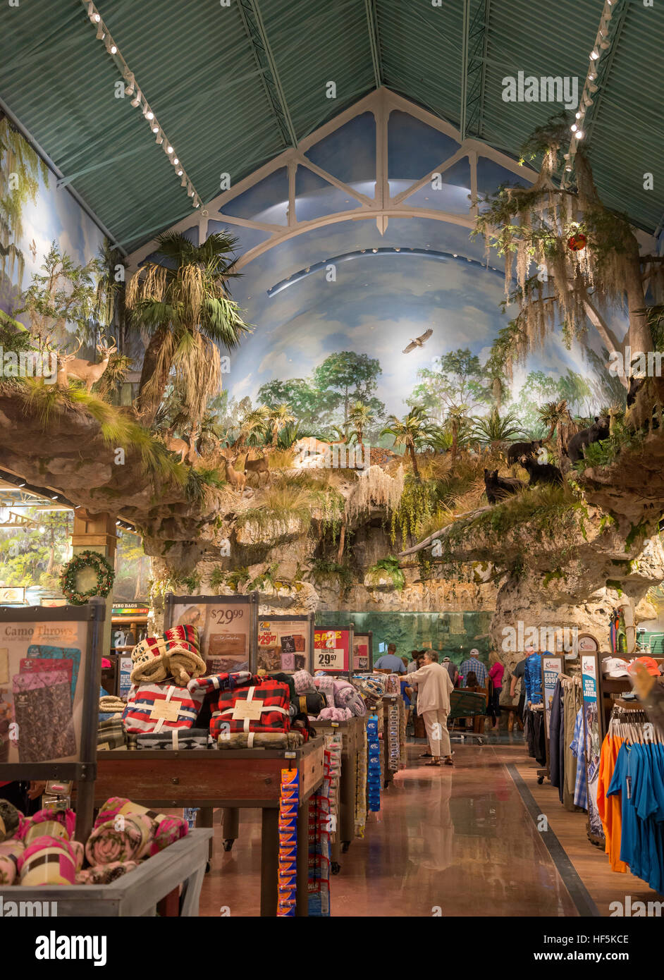 Feierliche Eröffnung des Bass Pro Shops Sportler Center Gainesville, Florida spezialisiert auf alle Aktivitäten im Freien und damit verbundene Tätigkeiten. Stockfoto