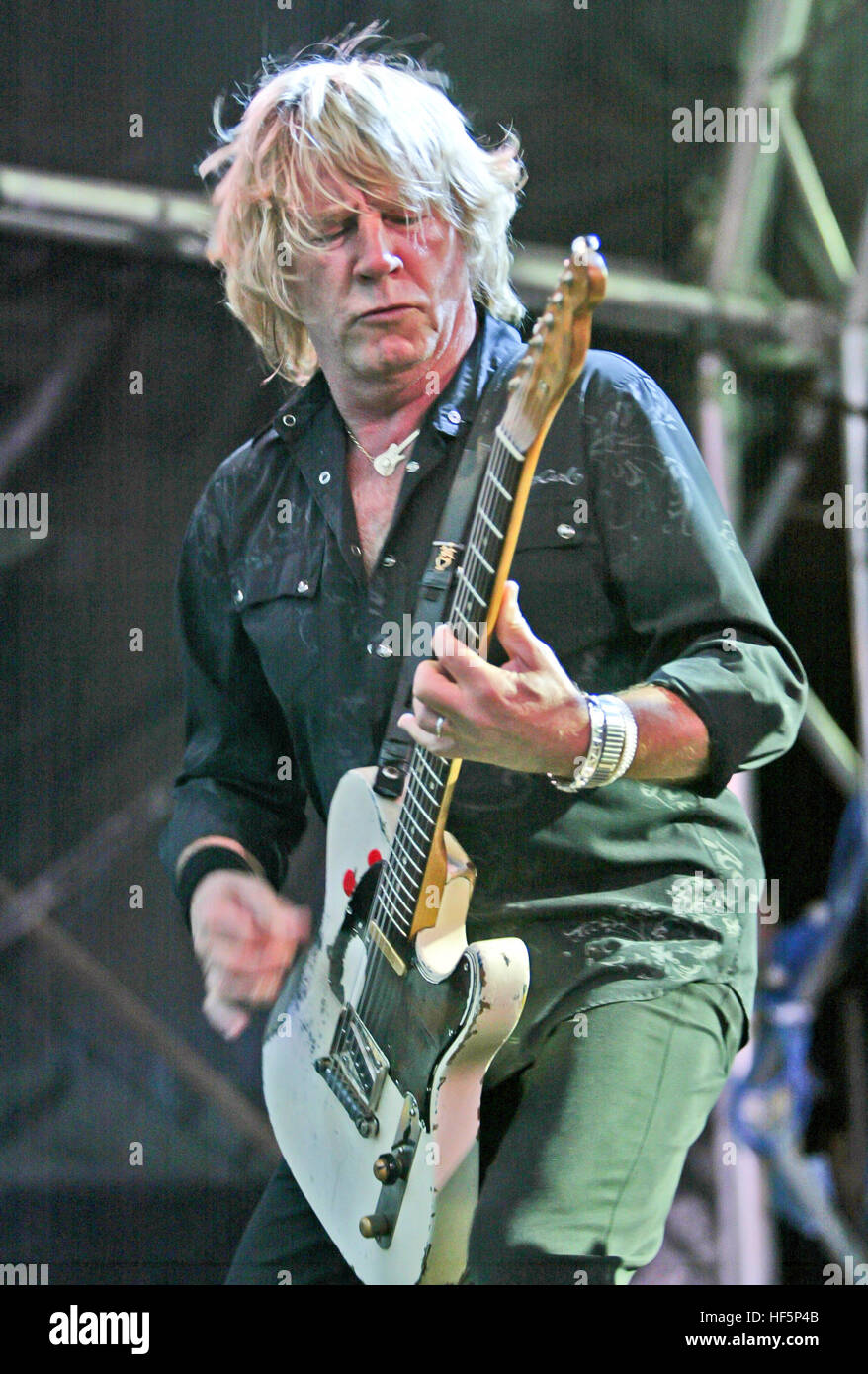 Status Quo Gitarrist Rick Parfitt in Konzert in Thetford, Norfolk, im Jahr 2008. Stockfoto