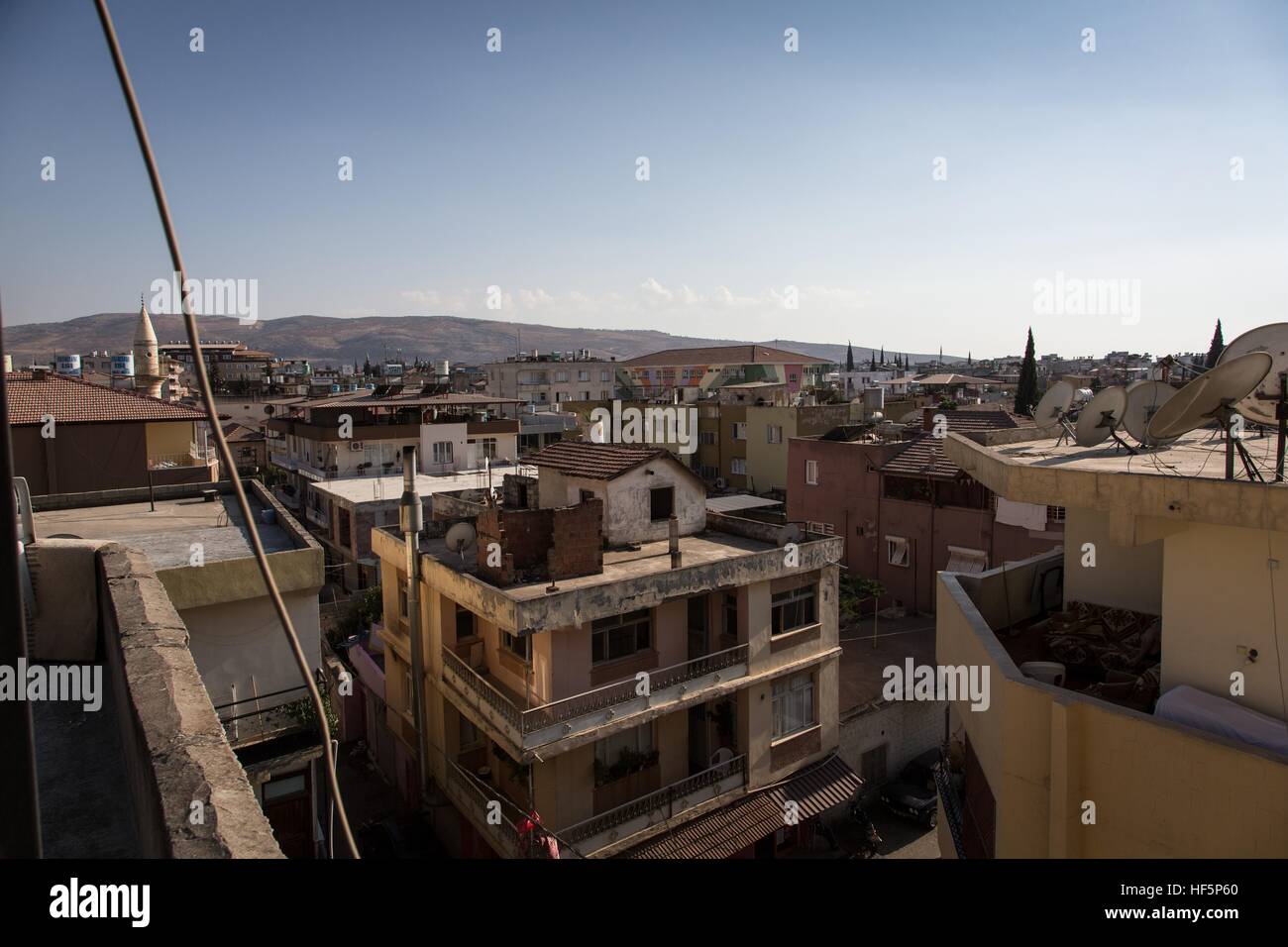 Türkei - Reyhanli - Smugglers Stadt - 22.09.2015 - Türkei / Hatay / Reyhanli - Blick über die Dächer von Reyhanli, diese kleine Stadt liegt an der syrischen Grenze, ist bekannt, um eine Reihe von Mafia, die alles Handeln zu schützen, die aus Syrien kommt.    -Chris Huby / Le Pictorium Stockfoto