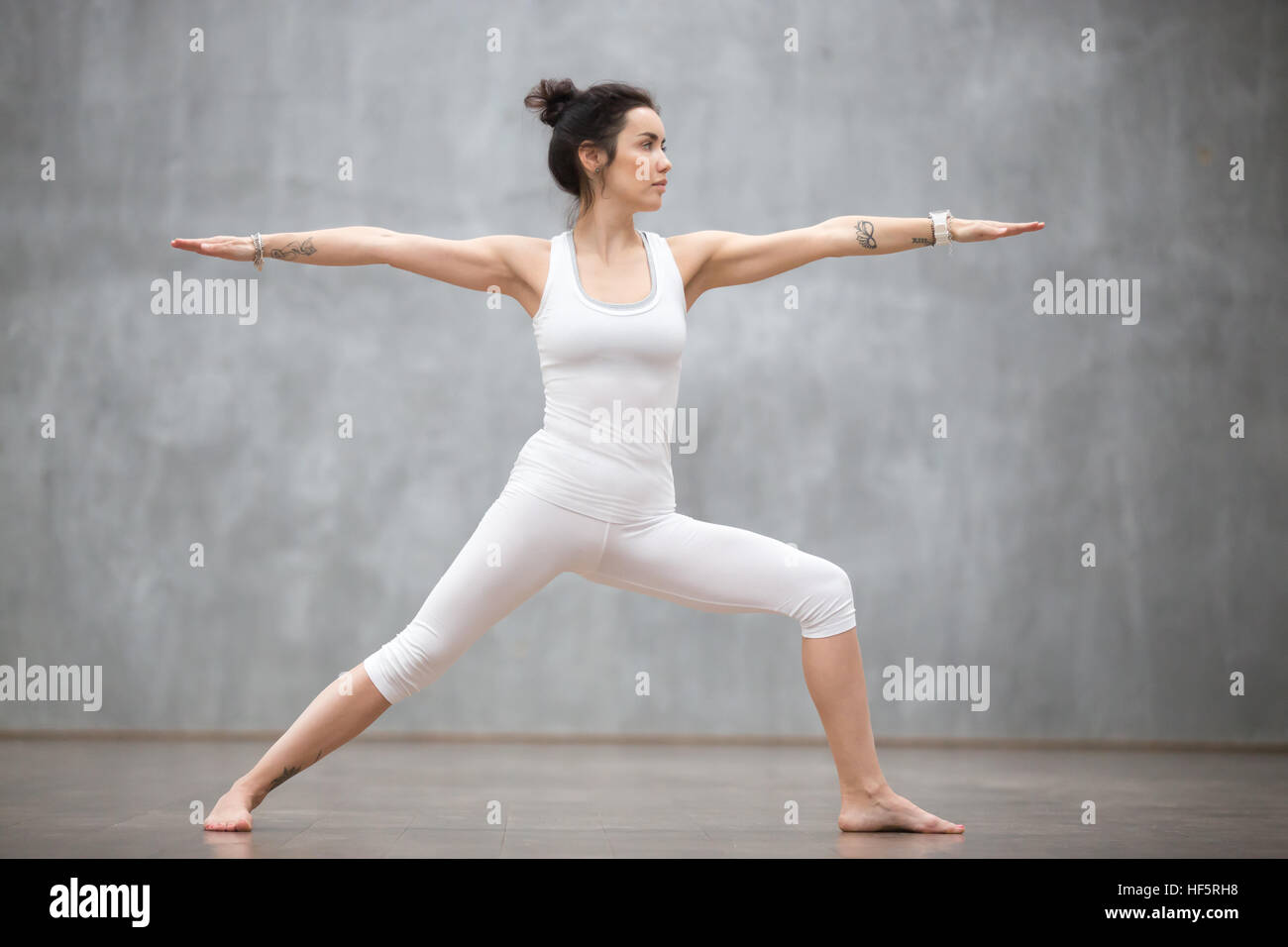 Schöne Yoga: Zwei Krieger-pose Stockfoto