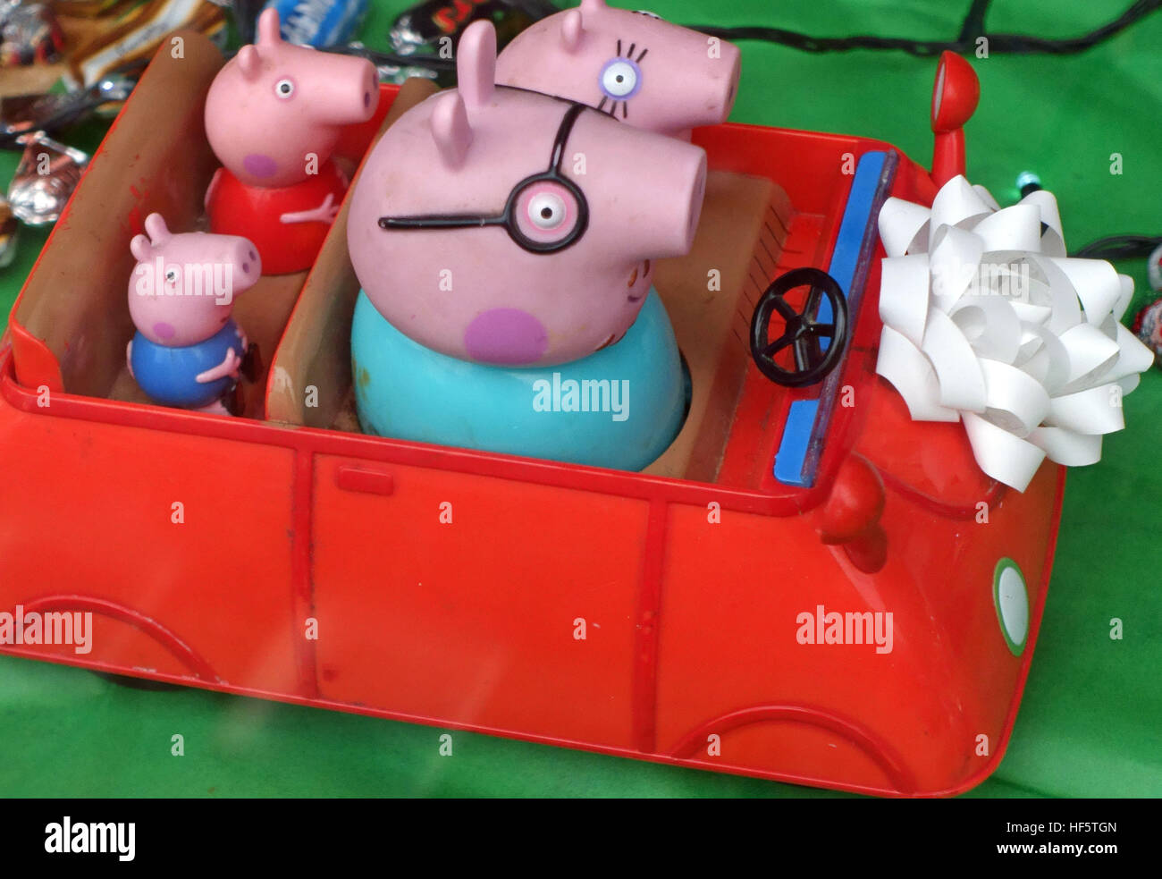 Peppa Pig und Familie Spielzeugauto, London Stockfoto