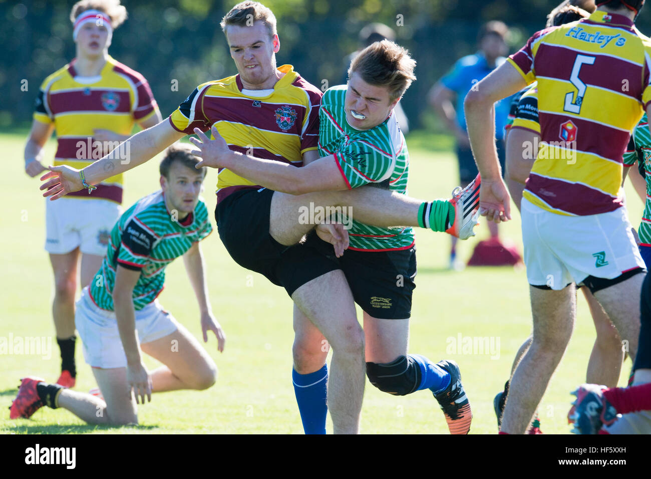 Hochschulen im Vereinigten Königreich: Aberystwyth University Studenten spielen Mannschaftssportarten auf dem Campus - Rugby Stockfoto