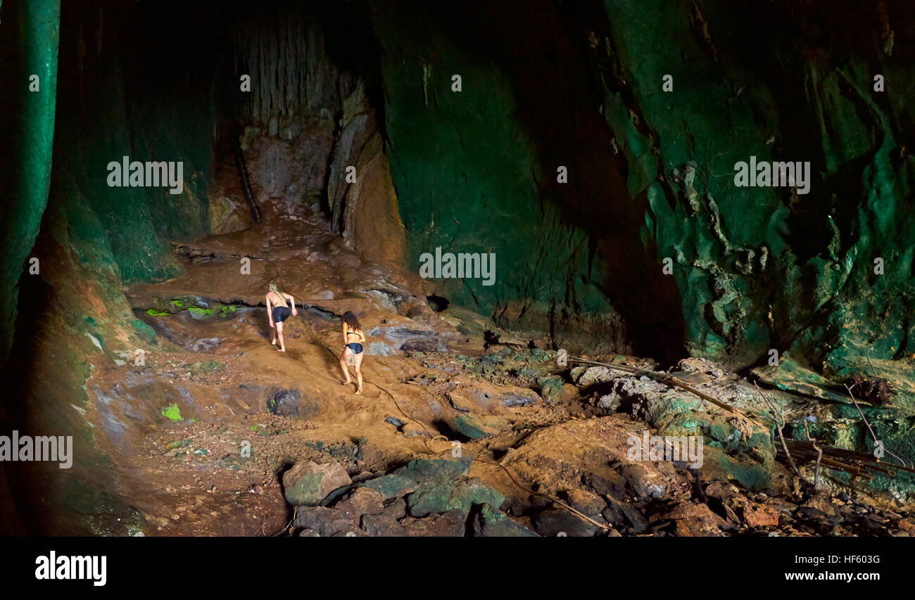 Untergrund erkunden, Ko Talabeng Cave, Provinz Krabi, Thailand Stockfoto