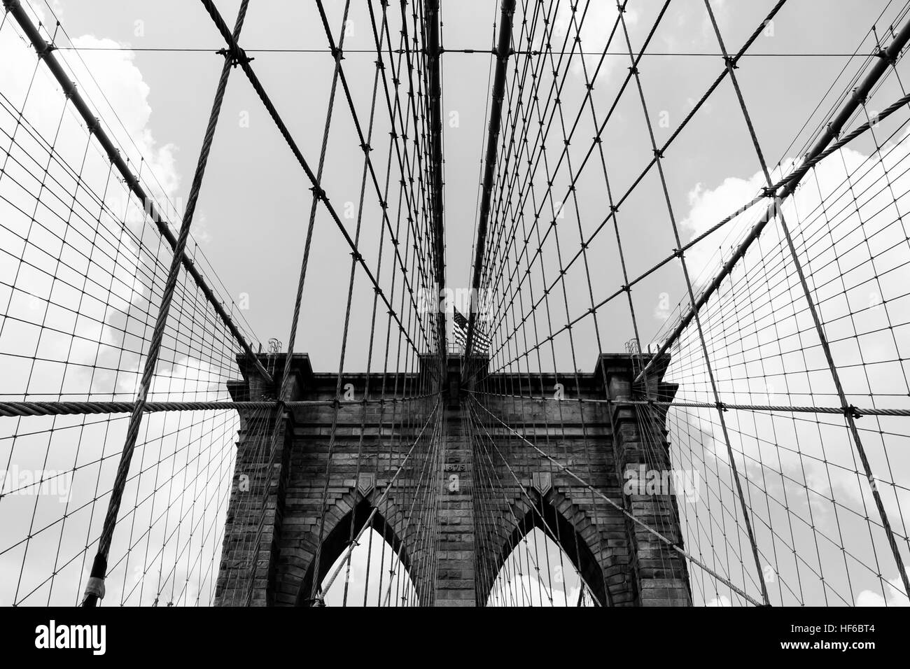 Die Brooklyn Bridge ist eine Straßenbrücke in New York City und ist eine der ältesten Hängebrücken in den Vereinigten Staaten. Im Jahre 1883 abgeschlossen, es verbindet die Stockfoto