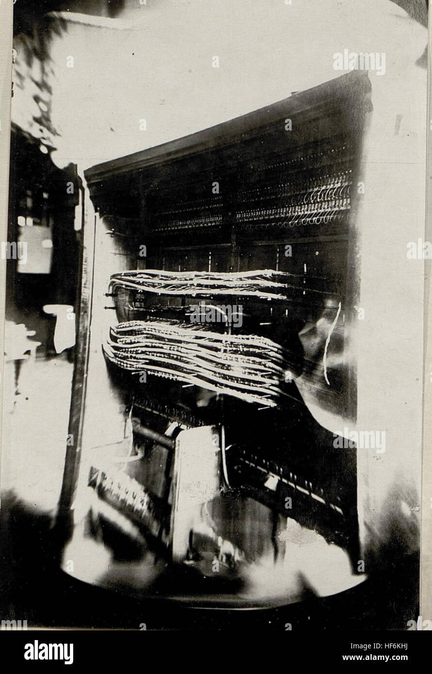Kabelanschlüsse in der Telephonzentrale des 11.Armeekommandos, Klappenschrank 15626278) Stockfoto