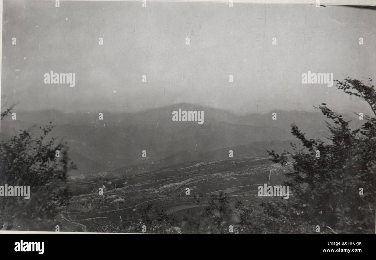Schlachtfeld auf dem Bainsizza-Plateau, 23. September 1917, 1. Weltkrieg, europäischer Konflikt, erster Weltkrieg, Militärkonflikt, italienische Front, Schlachtfeld des Ersten Weltkriegs, europäische Schlachtfelder, Europa der Kriegszeit, italienische Militärgeschichte, Bilder des Ersten Weltkriegs, europäische Kriegsgeschichte, Kampffotografie, Militärgeschichte, Bainsizza-Plateau, Schlachtfeldfotografie, historische Schlachtfelder, Kriegsfotografie, Fotos des Ersten Weltkriegs, italienische Kriegsfronten, historische Erhaltung, militärische Operationen, erster Weltkrieg, historische Aufzeichnungen, Kampfbilder, militärische Erhebungen, historische Dokumente, europäische Frontlinien, Fotos aus dem Ersten Weltkrieg, Militärarchiv Stockfoto