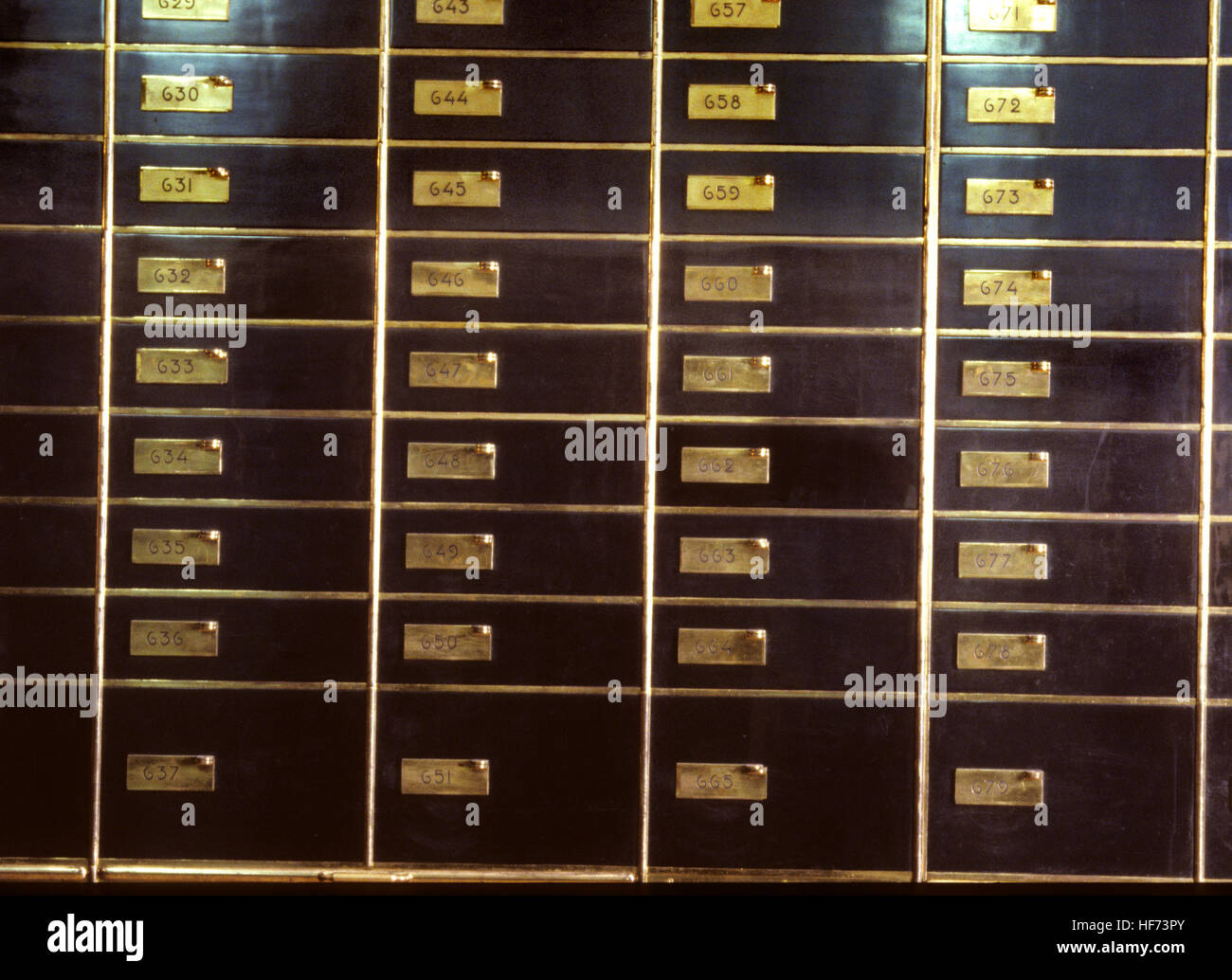 SAFE DEPOSIT BOXES in Banktresoren Stockfoto