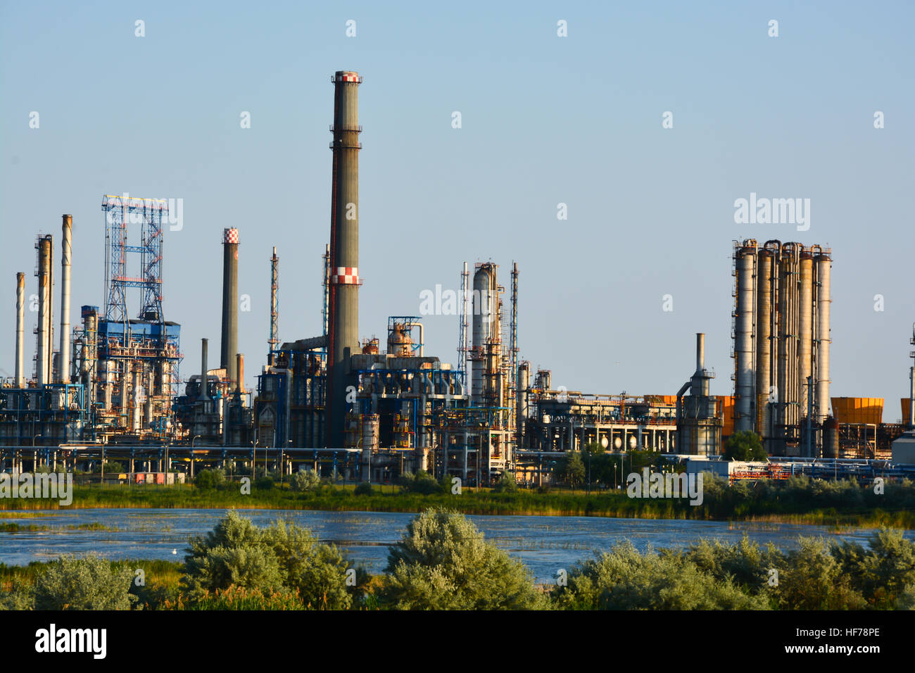 Eine Öl-Raffinerie oder Erdölraffinerie Stockfoto