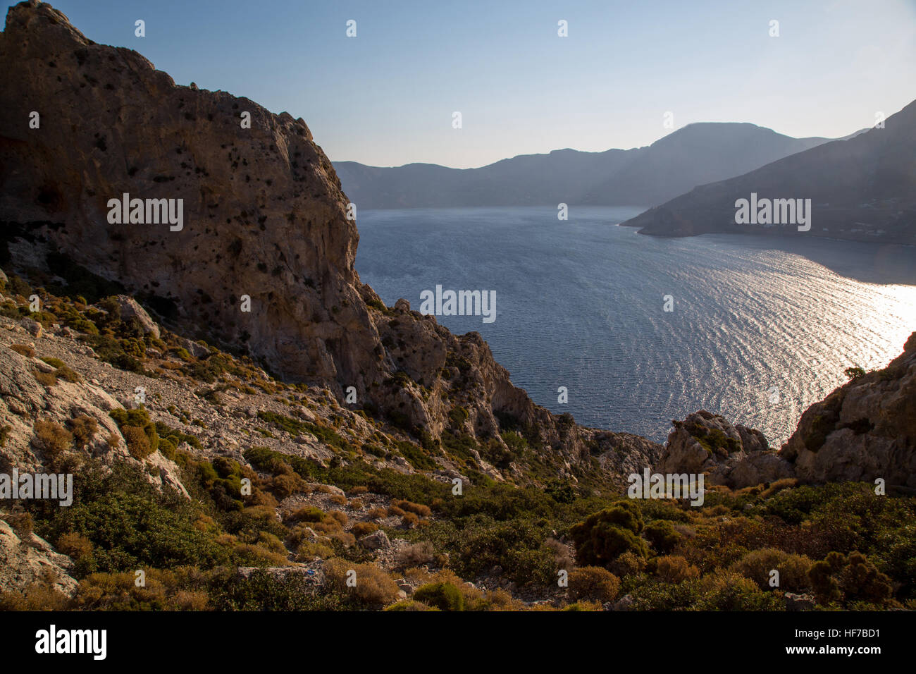 Blick über das Mittelmeer von einem Berg auf der Insel Telendos Griechenland. Stockfoto