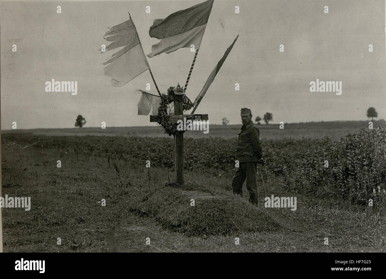 Dieses Foto aus den Europeana-Sammlungen zeigt ein deutsches Kriegsdenkmal bei Czerniow, das an Soldaten erinnert, die während des Ersten Weltkriegs gestorben sind. Stockfoto