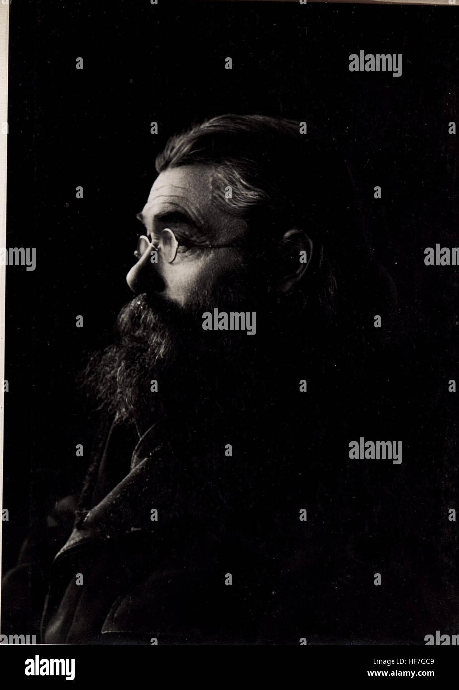 Ein Bild aus den Europeana-Sammlungen, das den Typ eines Alten aus dem Ersten Weltkrieg (1914–1918) darstellt. Dieses Kunstwerk spiegelt den historischen Kontext der Epoche und die Auswirkungen des Krieges auf die europäische Gesellschaft in dieser turbulenten Periode wider. Stockfoto