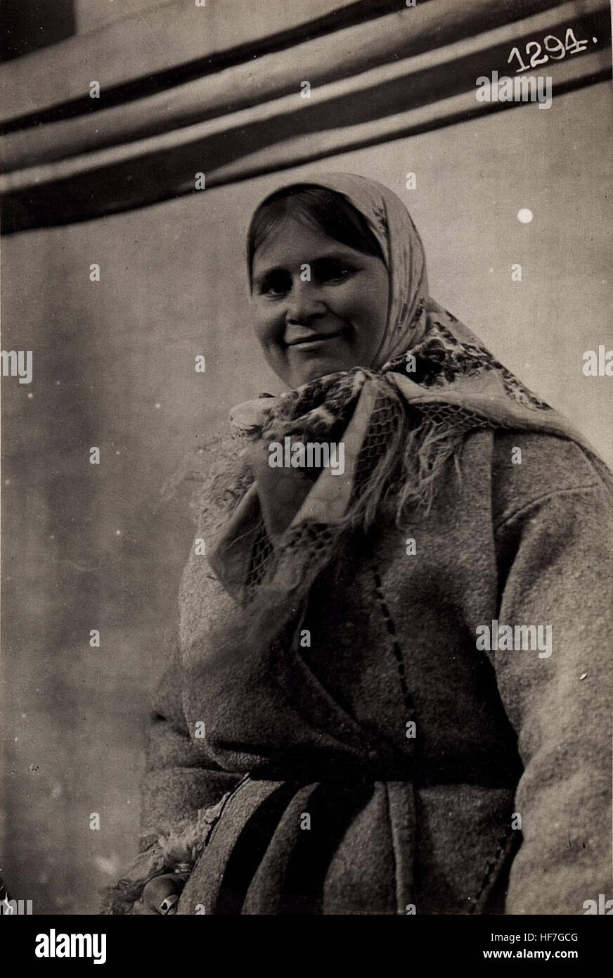 Dieses Bild aus den *Europeana Collections* zeigt einen deutschen Soldaten während des Ersten Weltkriegs. Das Foto zeigt einen Soldaten in Uniform und trägt zur historischen Dokumentation der Kriegszeit, insbesondere im Zeitraum 1914-1918, bei. Stockfoto