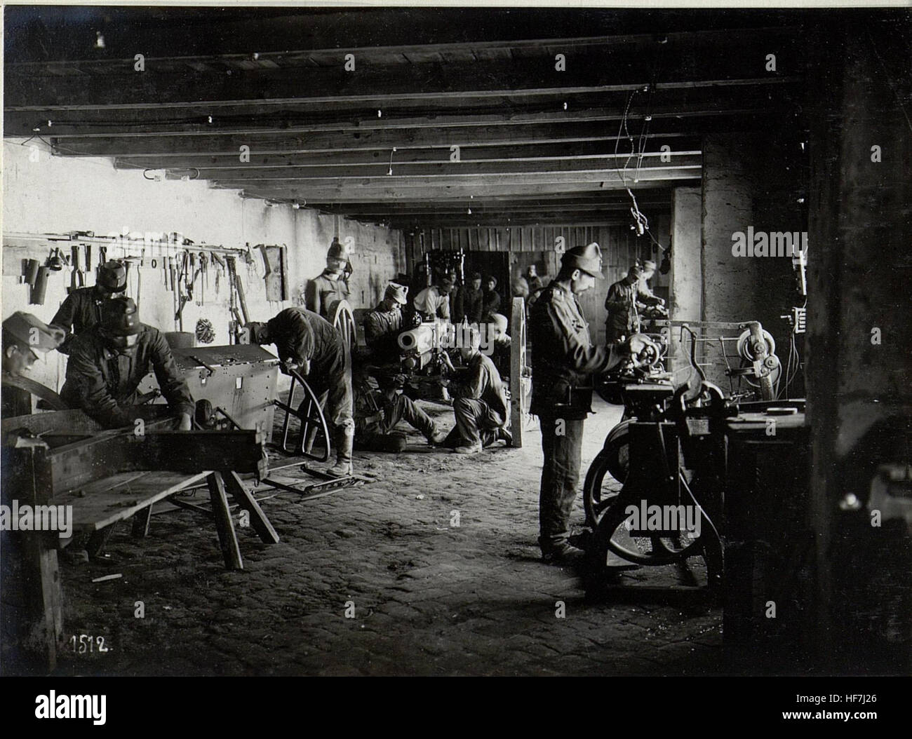 Diese Bilderserie dokumentiert das Leben an der russischen Front während des Ersten Weltkriegs und zeigt militärische Lager, Felddienste und Freizeiteinrichtungen, die Soldaten während des Konflikts zur Verfügung stehen. Stockfoto