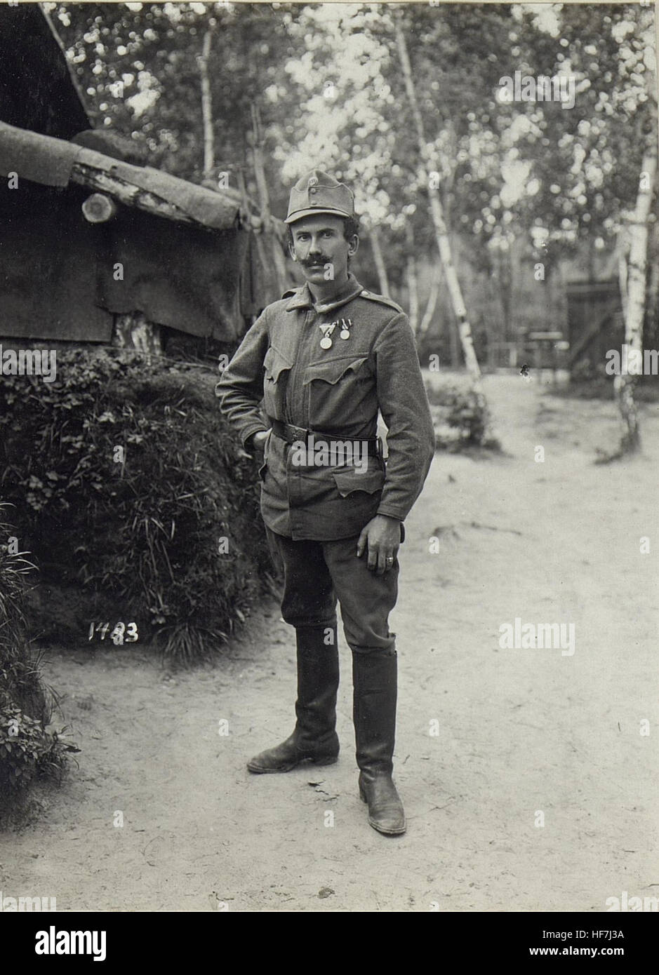 Diese Serie von Porträts der europäischen Militärfront während des Ersten Weltkriegs zeigt Offiziere und Soldaten in ihren Uniformen und gibt Einblicke in das tägliche Leben und den Militärdienst von Individuen während des Krieges. Stockfoto