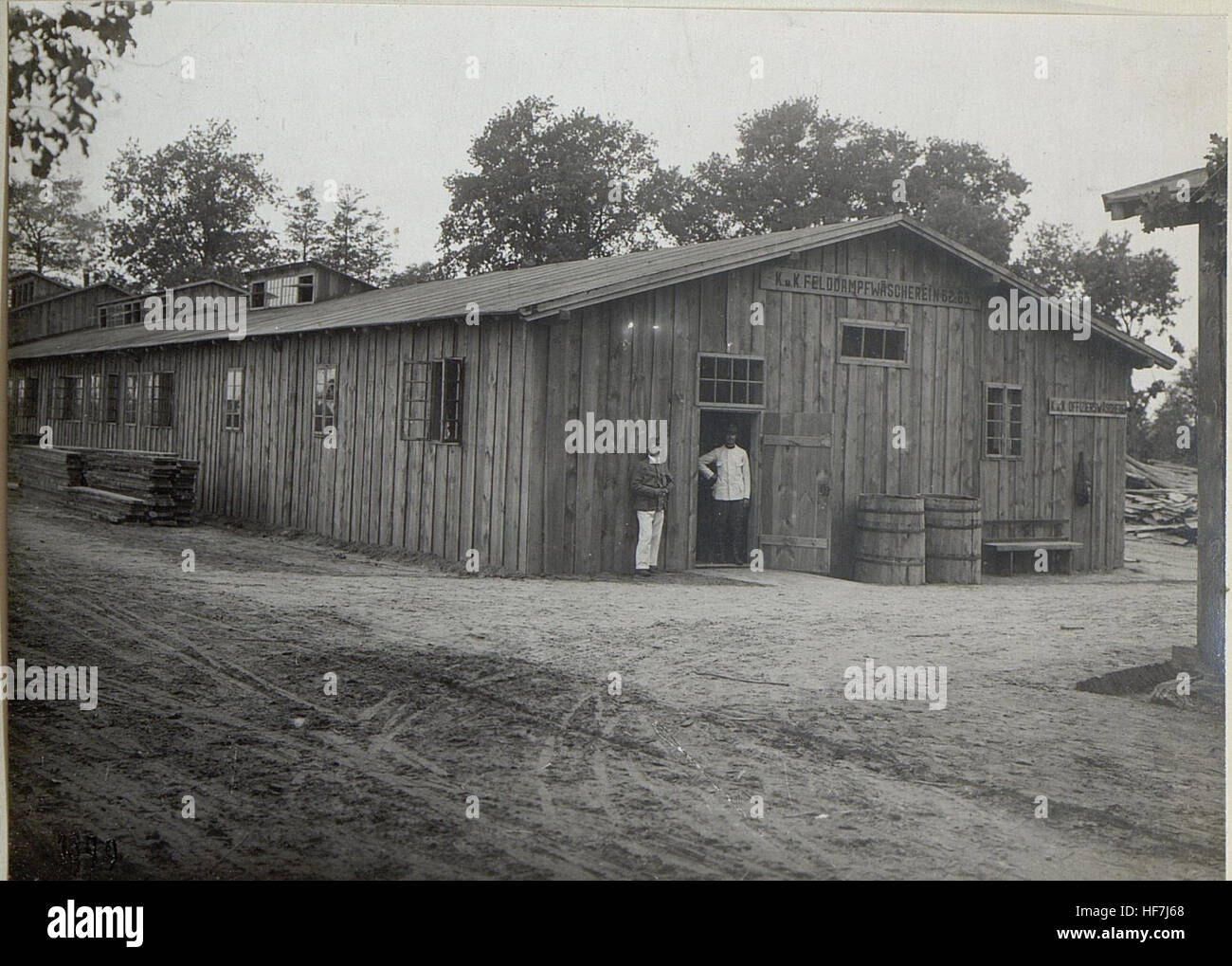 Dieses historische Bild zeigt die „W,scherei“ (Feldwerkstatt) der 4. Österreichisch-ungarischen Armee während des Ersten Weltkriegs in Galicien. Es ist Teil der militärischen Vermessungsunterlagen aus dem Konflikt, die logistische Operationen an der Ostfront des Krieges zeigen. Stockfoto