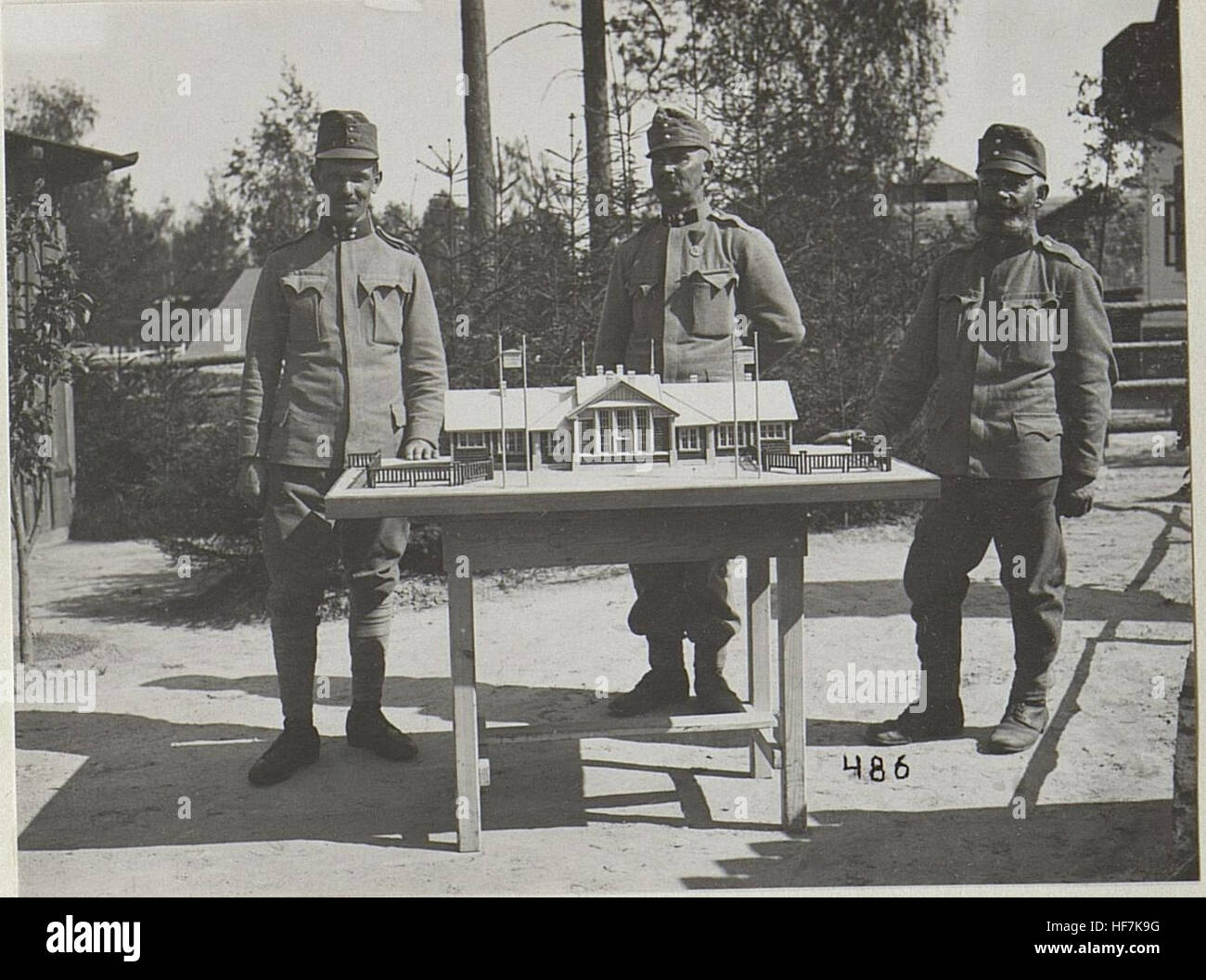 Ein historisches Bild aus dem Kriegsalbum 95 mit Szenen aus dem Ersten Weltkrieg und deutschen Militäroperationen, Teil der Europeana-Sammlungen von 1914 bis 1918. Stockfoto