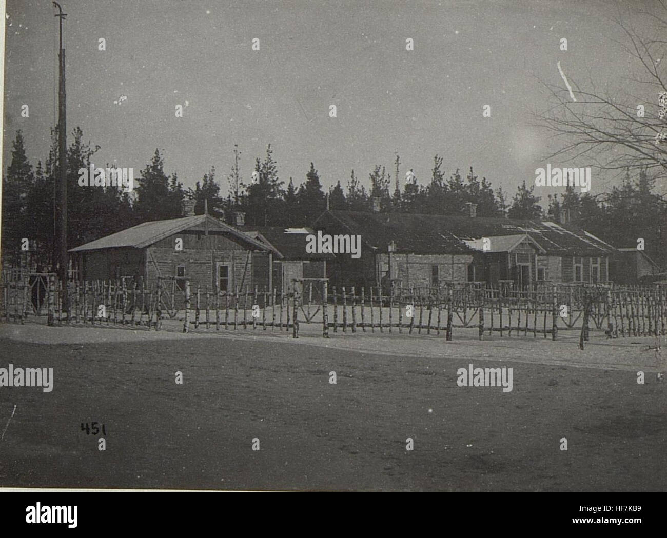 Dieses Bild ist Teil der Sammlung „Kriegsalbum 95“ und zeigt eine Fotografie aus dem Ersten Weltkrieg, die militärische Aufklärung und Kartierung der Frontlinien unter Beteiligung deutscher Truppen zeigt. Stockfoto