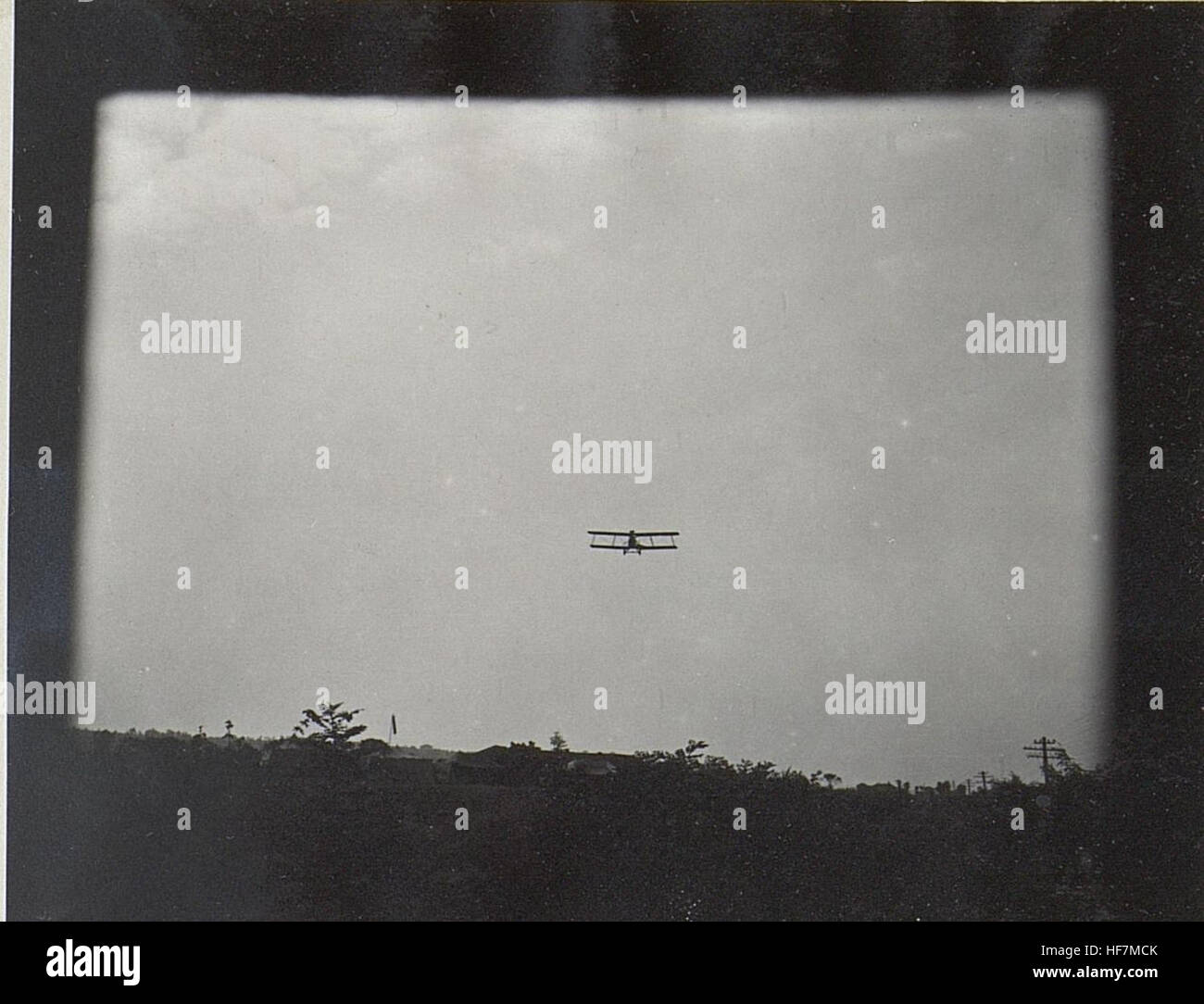 Dieses Bild aus dem Ersten Weltkrieg veranschaulicht die Arbeit der Kriegsvermessung Abteilung 13 des deutschen Militärs und hebt deren Rolle bei der Vermessung und Kartierung während des Konflikts hervor, einen kritischen Aspekt der militärischen Strategie. Stockfoto