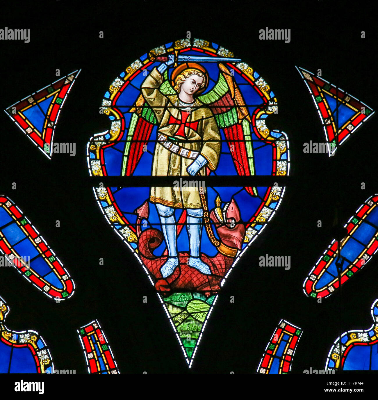 Glasmalerei-Fenster Darstellung St. Michael des Erzengels töten Satan, als ein Drache in der Kathedrale St. Bavo in Gent, Flandern Stockfoto
