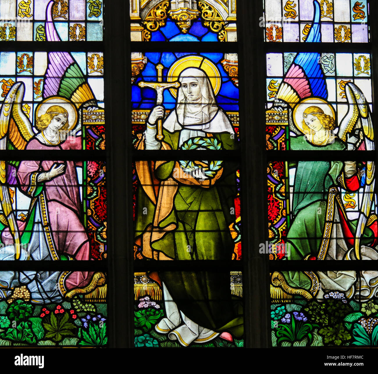 Glasmalerei-Fenster Darstellung Saint Vinciana, einem frühen Christian Heiligen, in der Kathedrale St. Bavo in Gent, Flandern, Belgien. Stockfoto