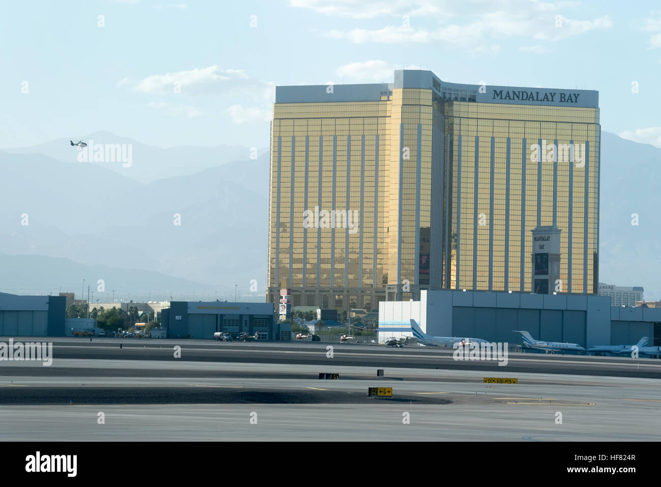Hubschrauber nähert sich der McCarran International Airport, Las Vegas, Nevada. Stockfoto