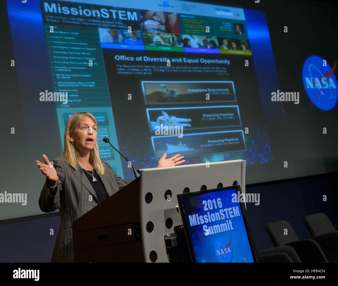 NASA stellvertretender Administrator Dava Newman liefert Bemerkungen während der MissionSTEM Summit 2016, Montag, 8. August 2016 im NASA-Hauptquartier in Washington. Stockfoto